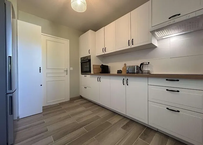 Holiday home Maison Renovee 5 Pres - - Fr-1-246a-357 *